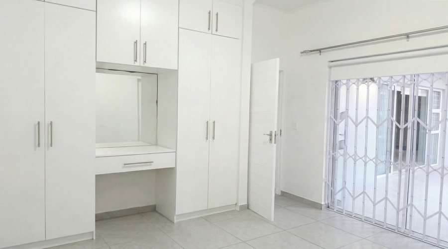 To Let 4 Bedroom Property for Rent in Oceanview Heights Western Cape